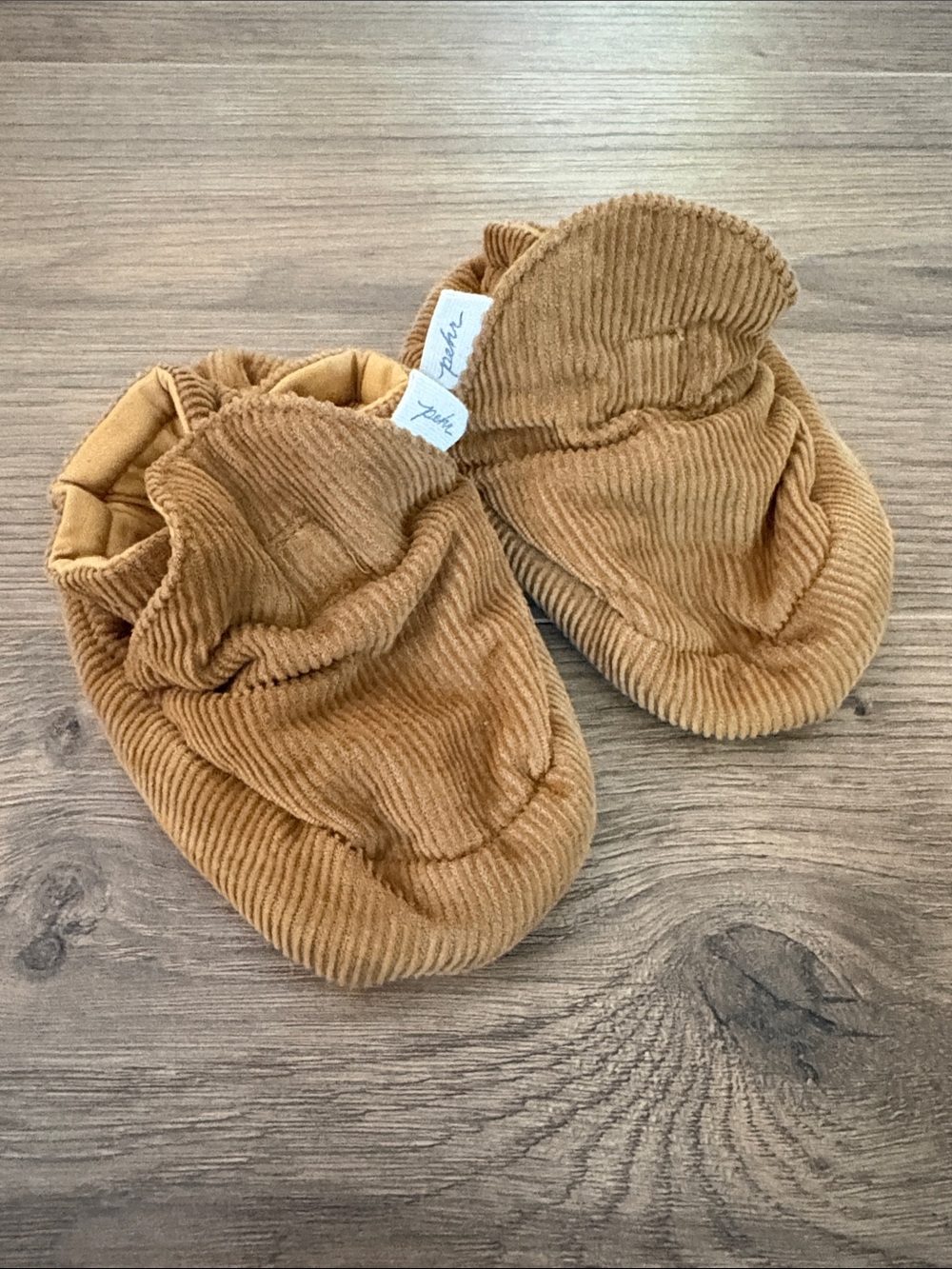 Pehr corduroy bootie in ochre- crib slippers 6-12 months EUC